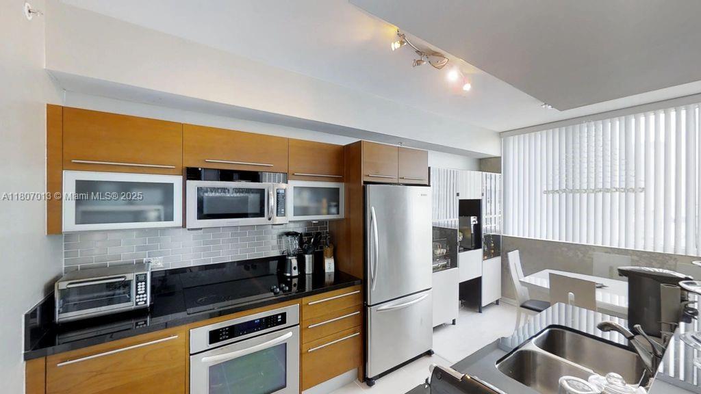 VIZCAYNE SOUTH CONDO - Residential Lease