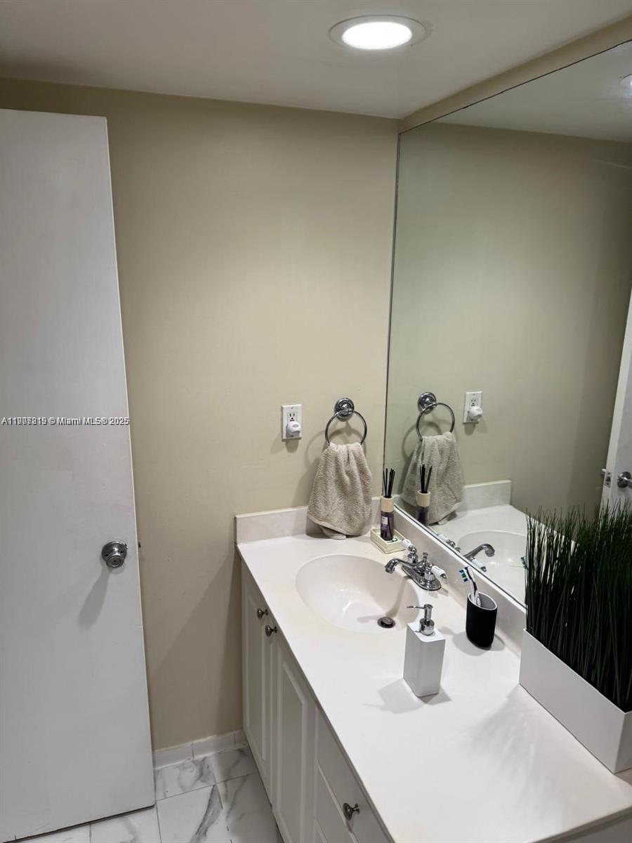 OCEANVIEW BUILDING B COND - Residential