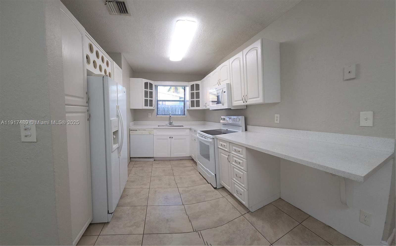 TWIN LAKES HOMES SEC 4 - Residential Lease