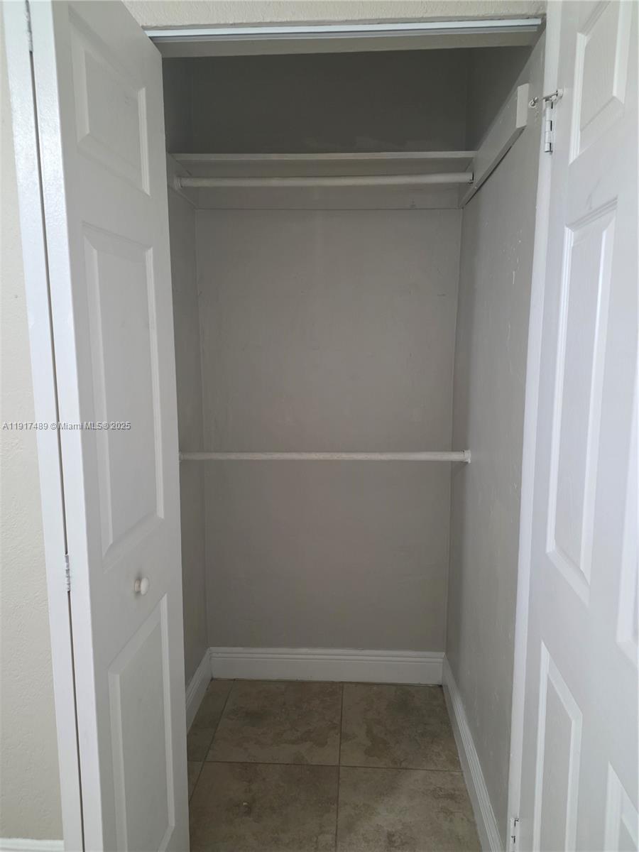 TWIN LAKES HOMES SEC 4 - Residential Lease