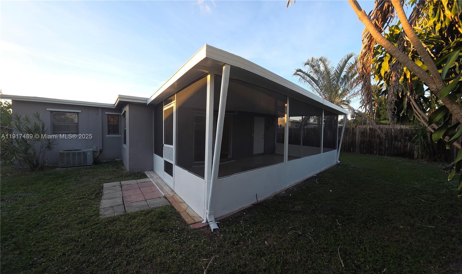 TWIN LAKES HOMES SEC 4 - Residential Lease