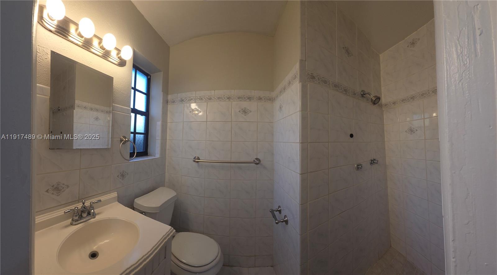 TWIN LAKES HOMES SEC 4 - Residential Lease