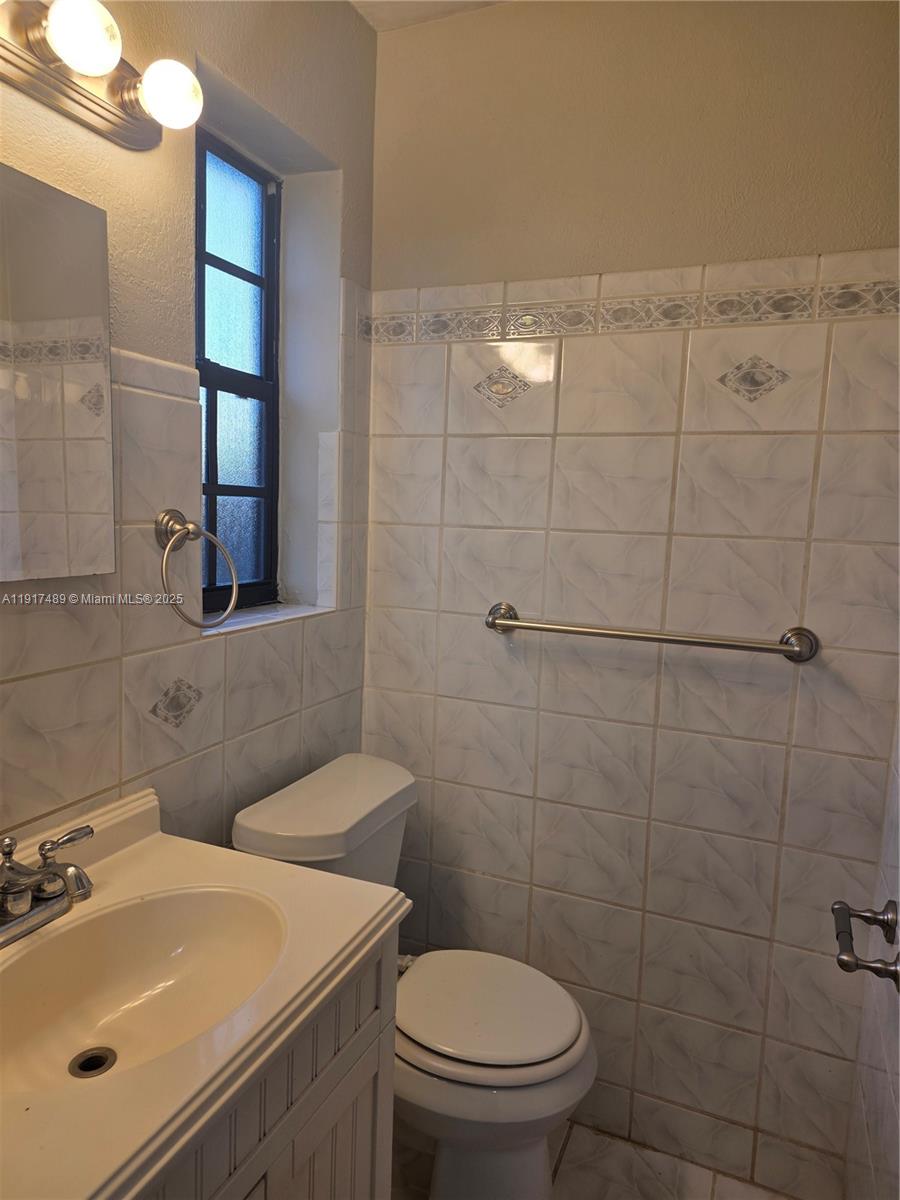 TWIN LAKES HOMES SEC 4 - Residential Lease