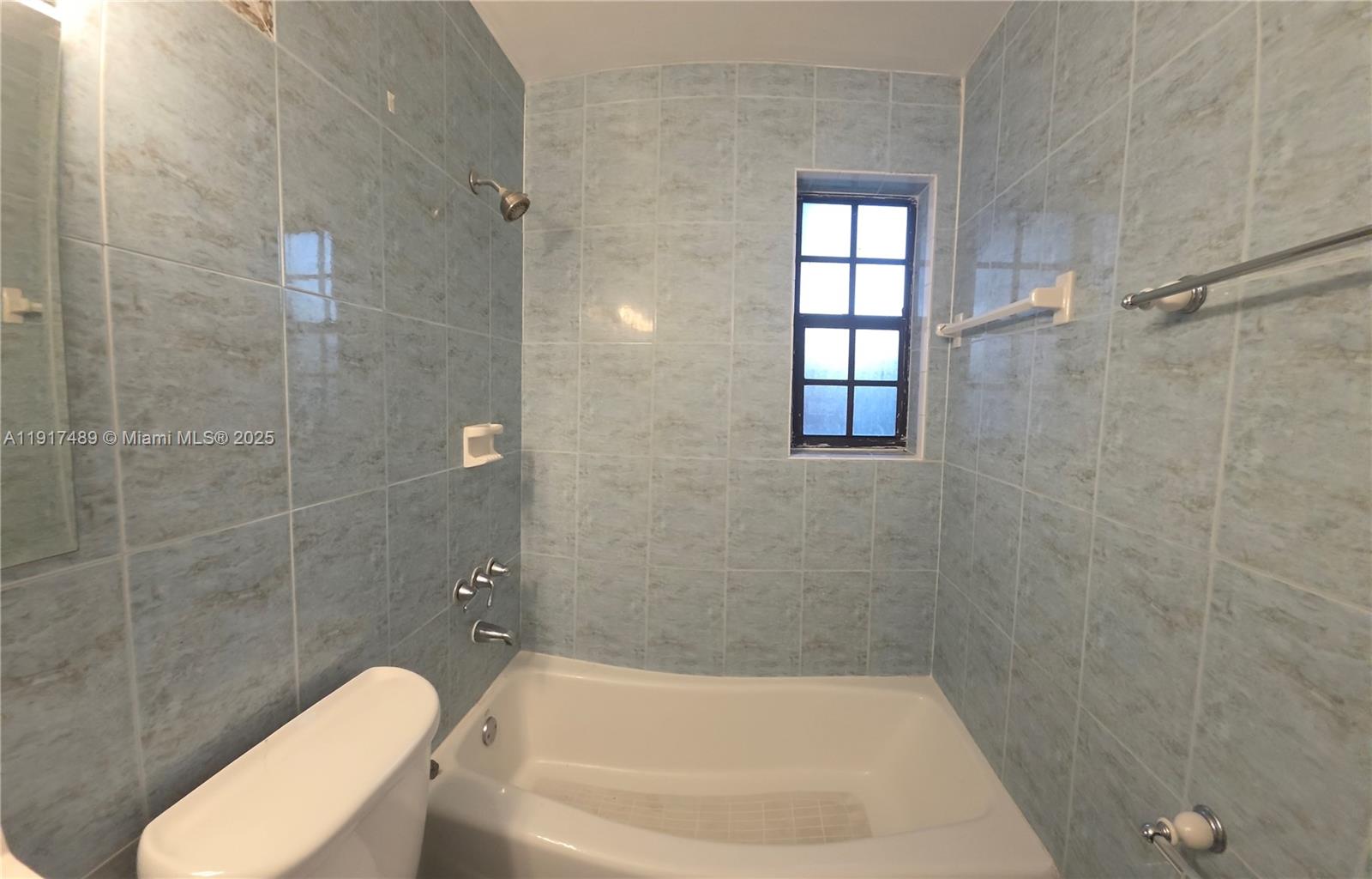 TWIN LAKES HOMES SEC 4 - Residential Lease