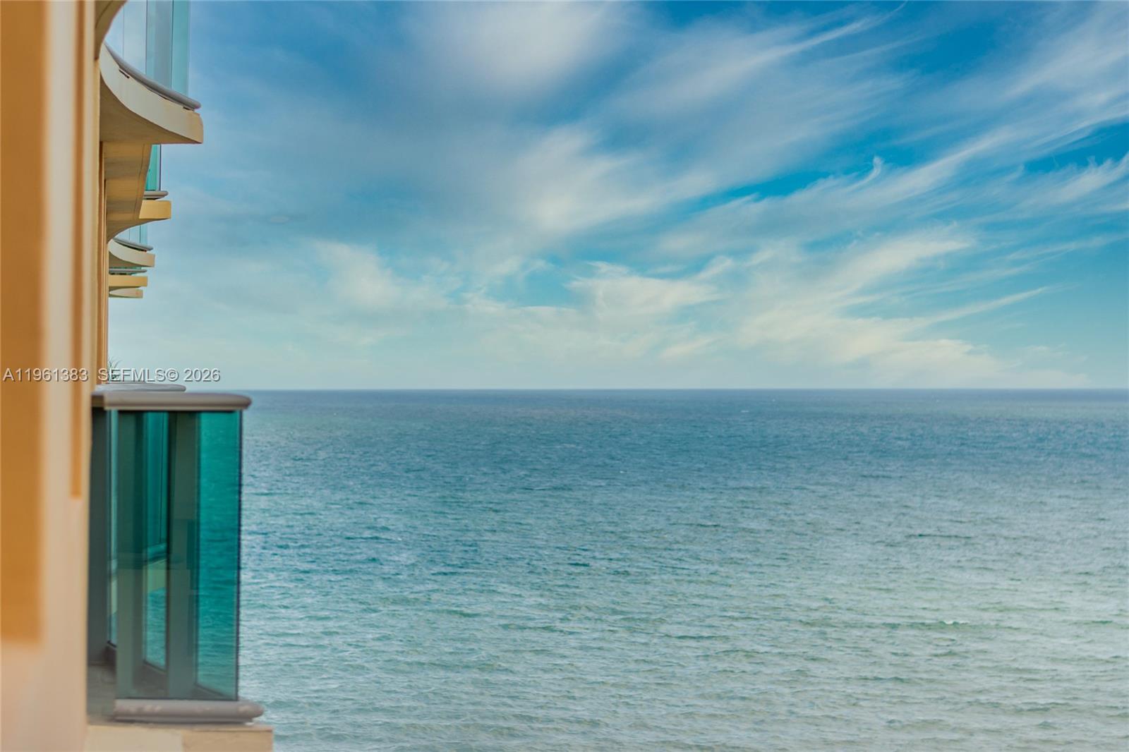 WAVE CONDO - Residential