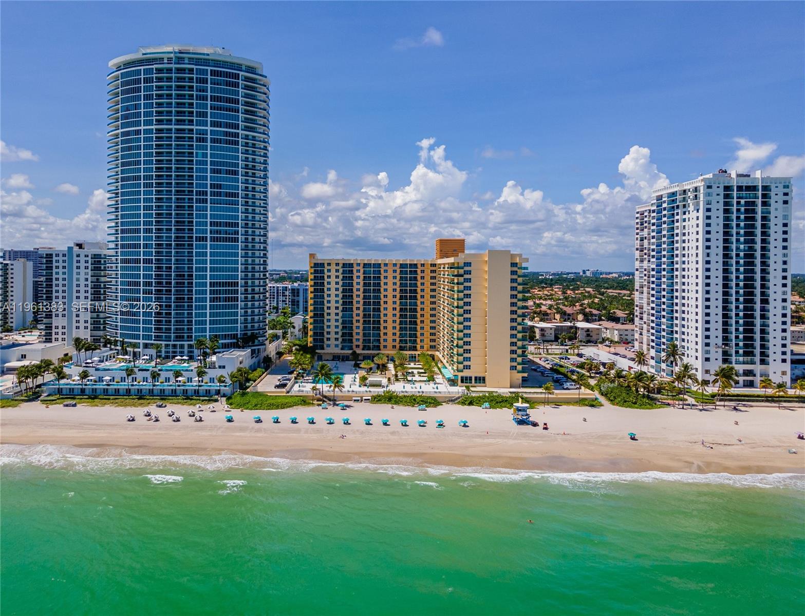 WAVE CONDO - Residential