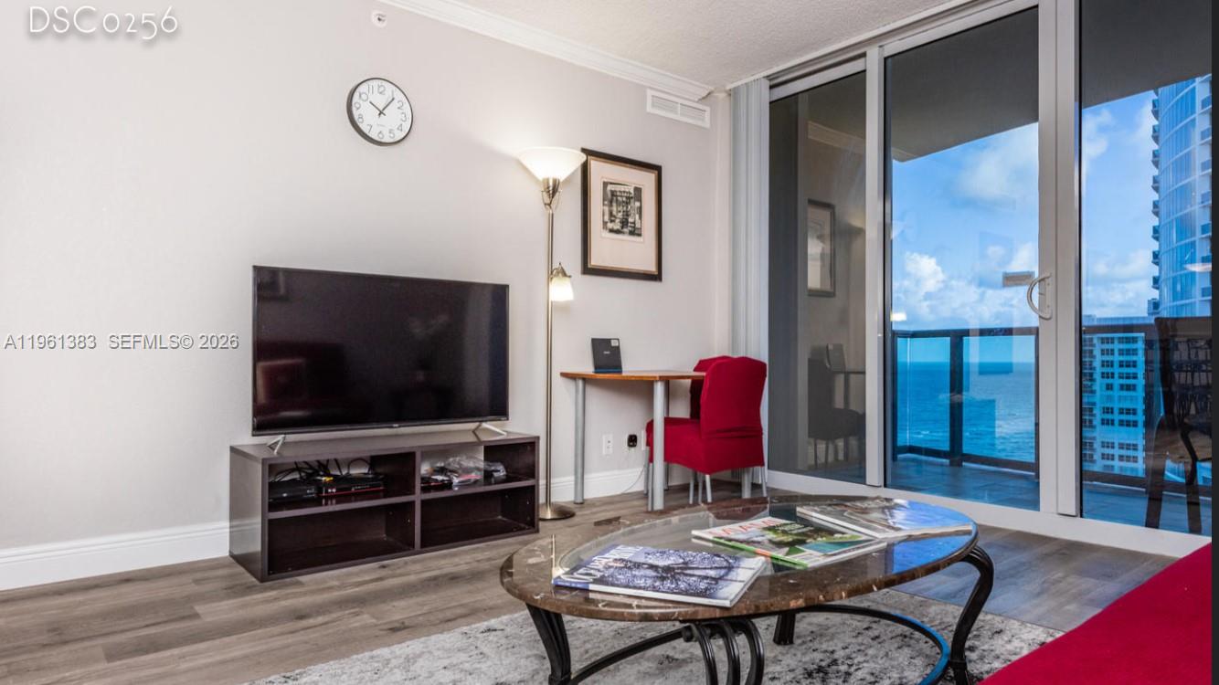 WAVE CONDO - Residential