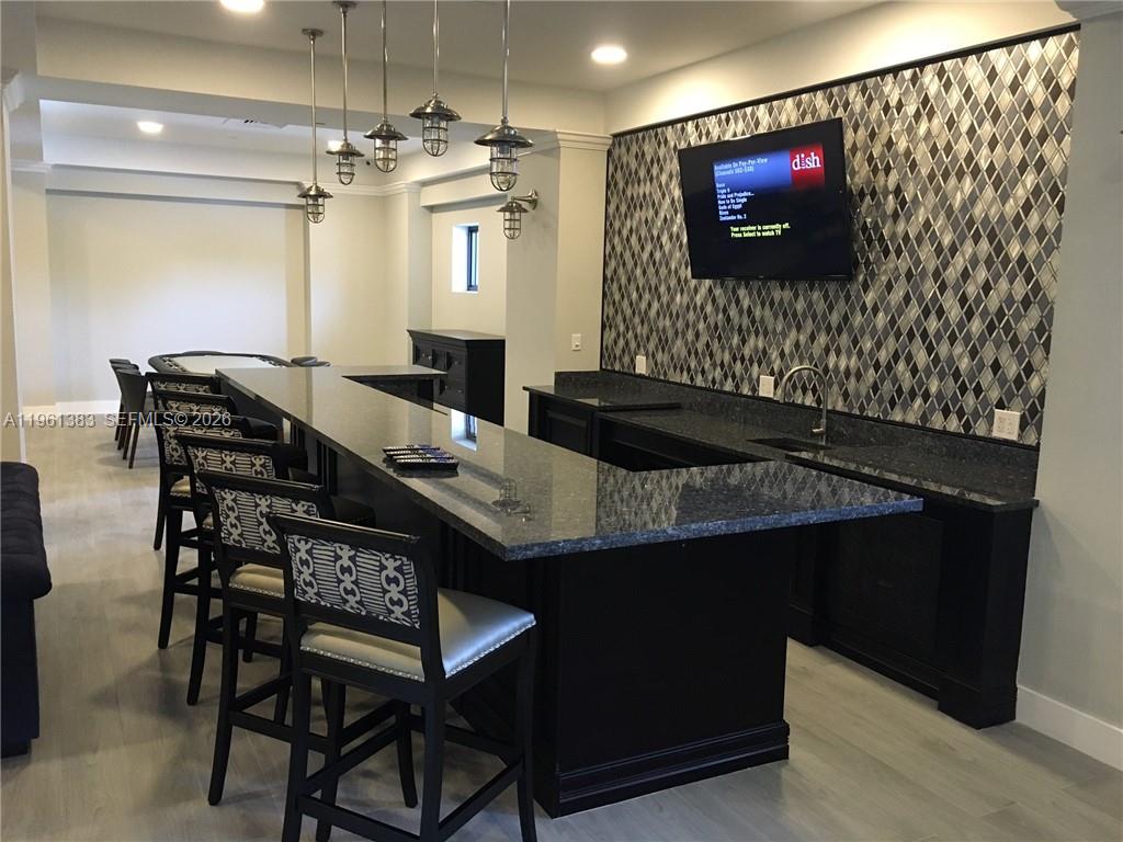 WAVE CONDO - Residential