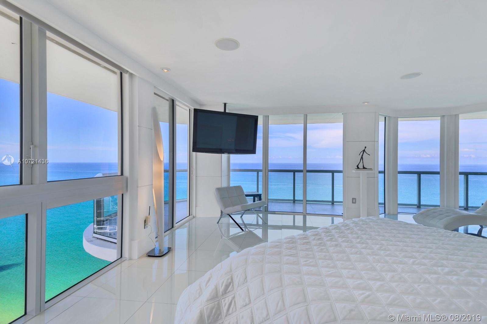 AKOYA CONDO - Residential