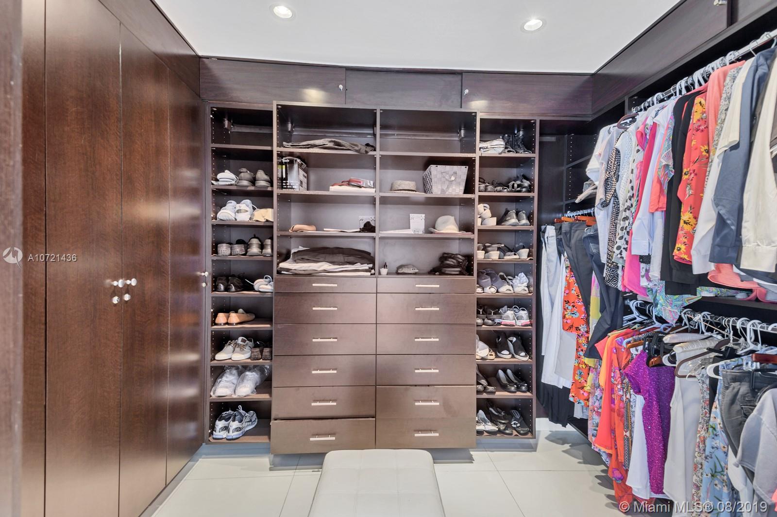 AKOYA CONDO - Residential