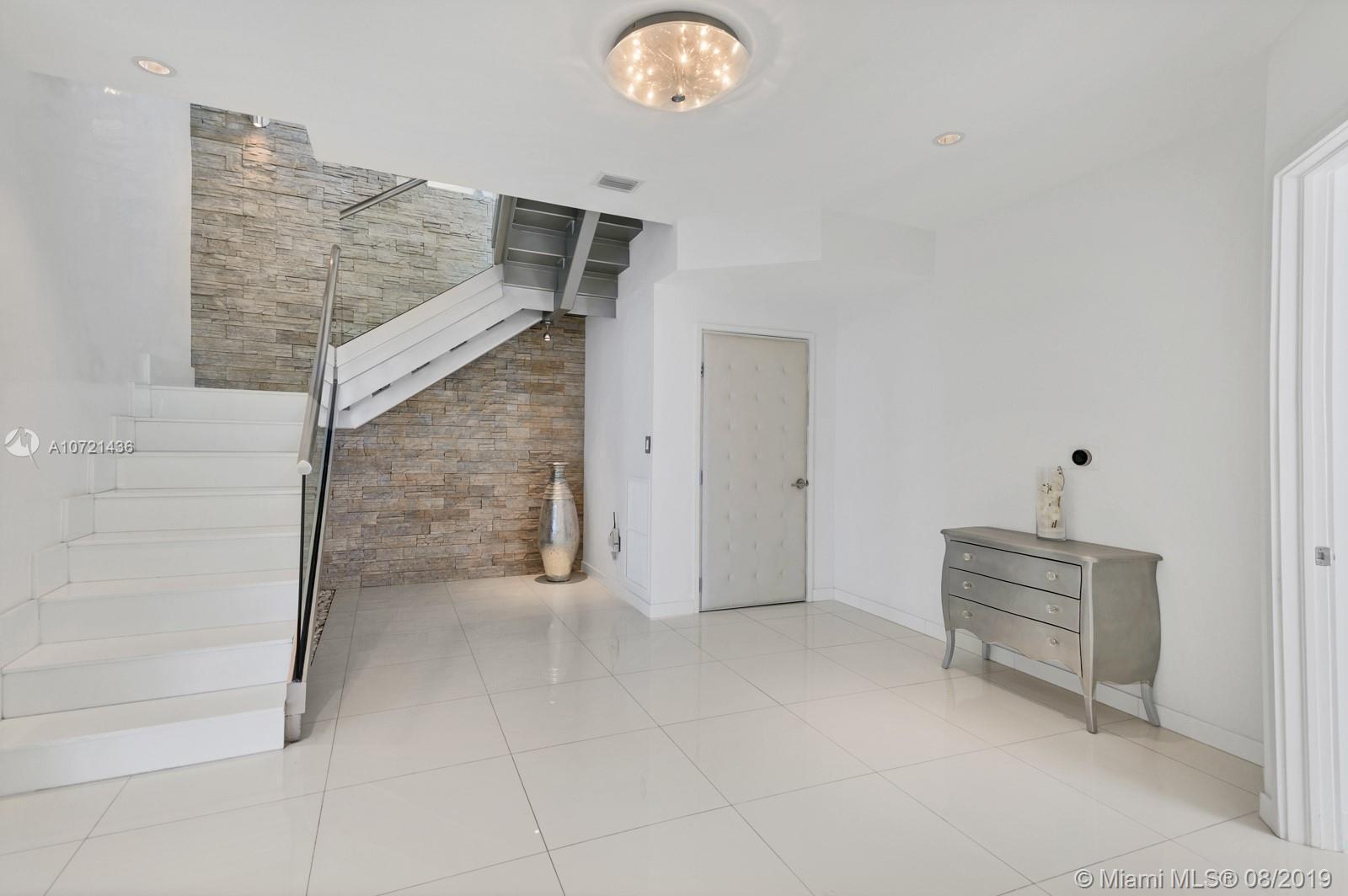 AKOYA CONDO - Residential