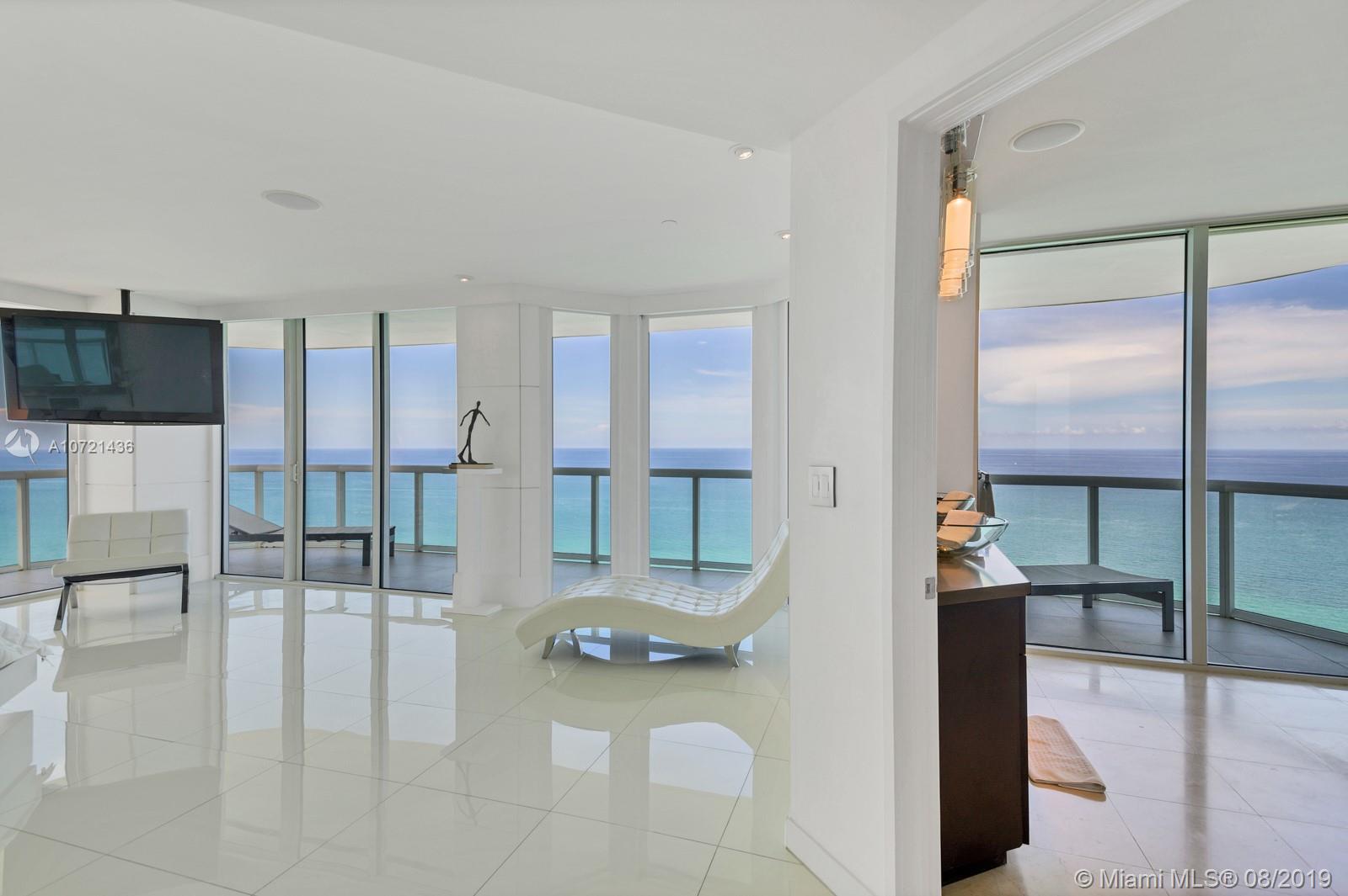 AKOYA CONDO - Residential