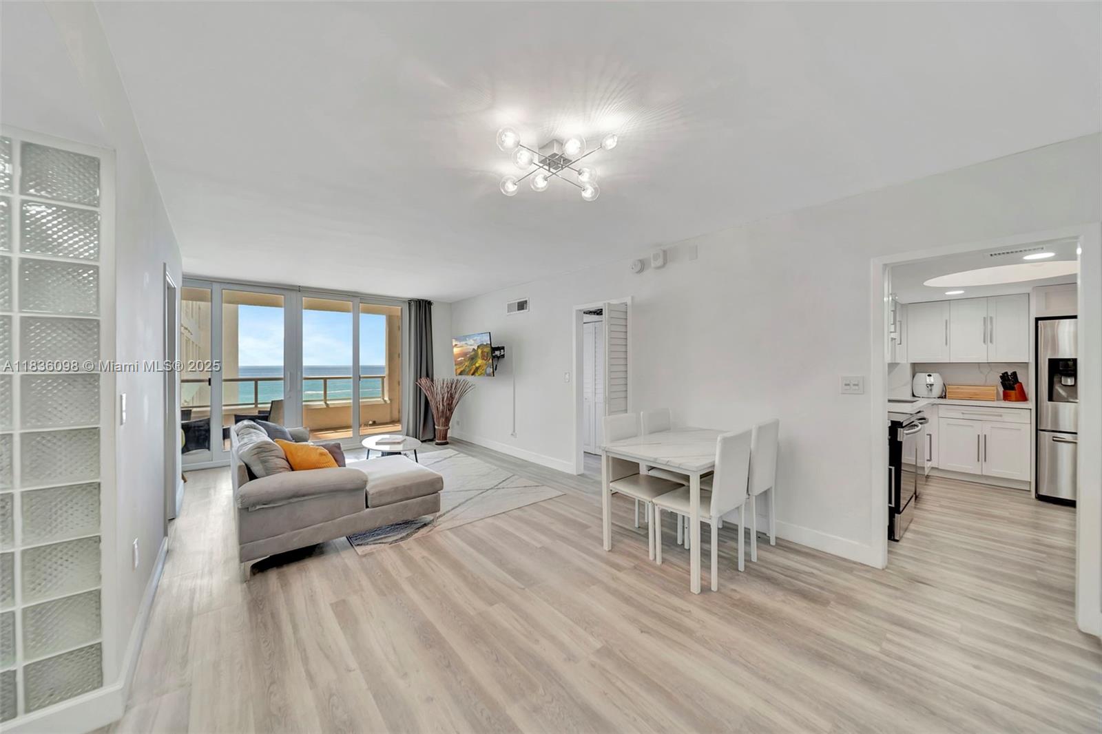 5005 Collins Ave 815, Miami Beach, FL, 33140/$650,000 2 5005 Collins Ave 815