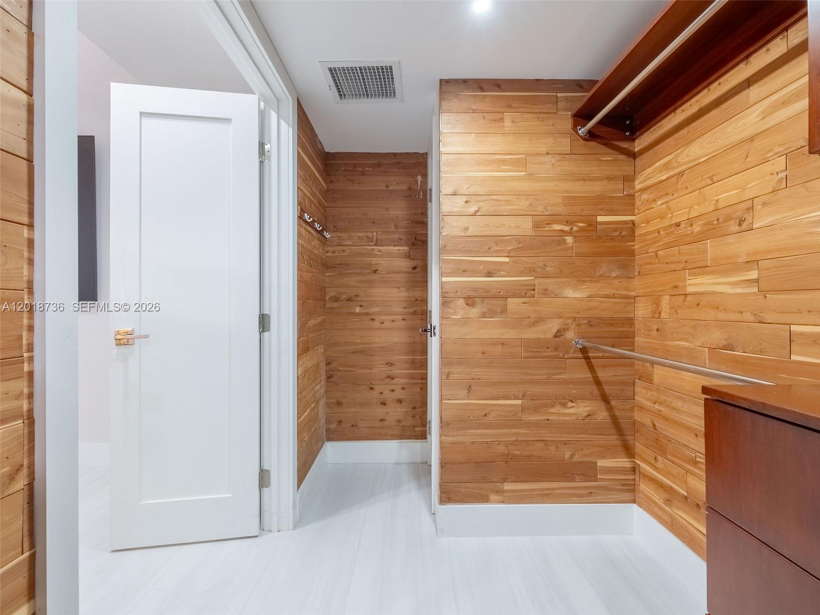 PORTSIDE YACHT CLUB CONDO - Residential