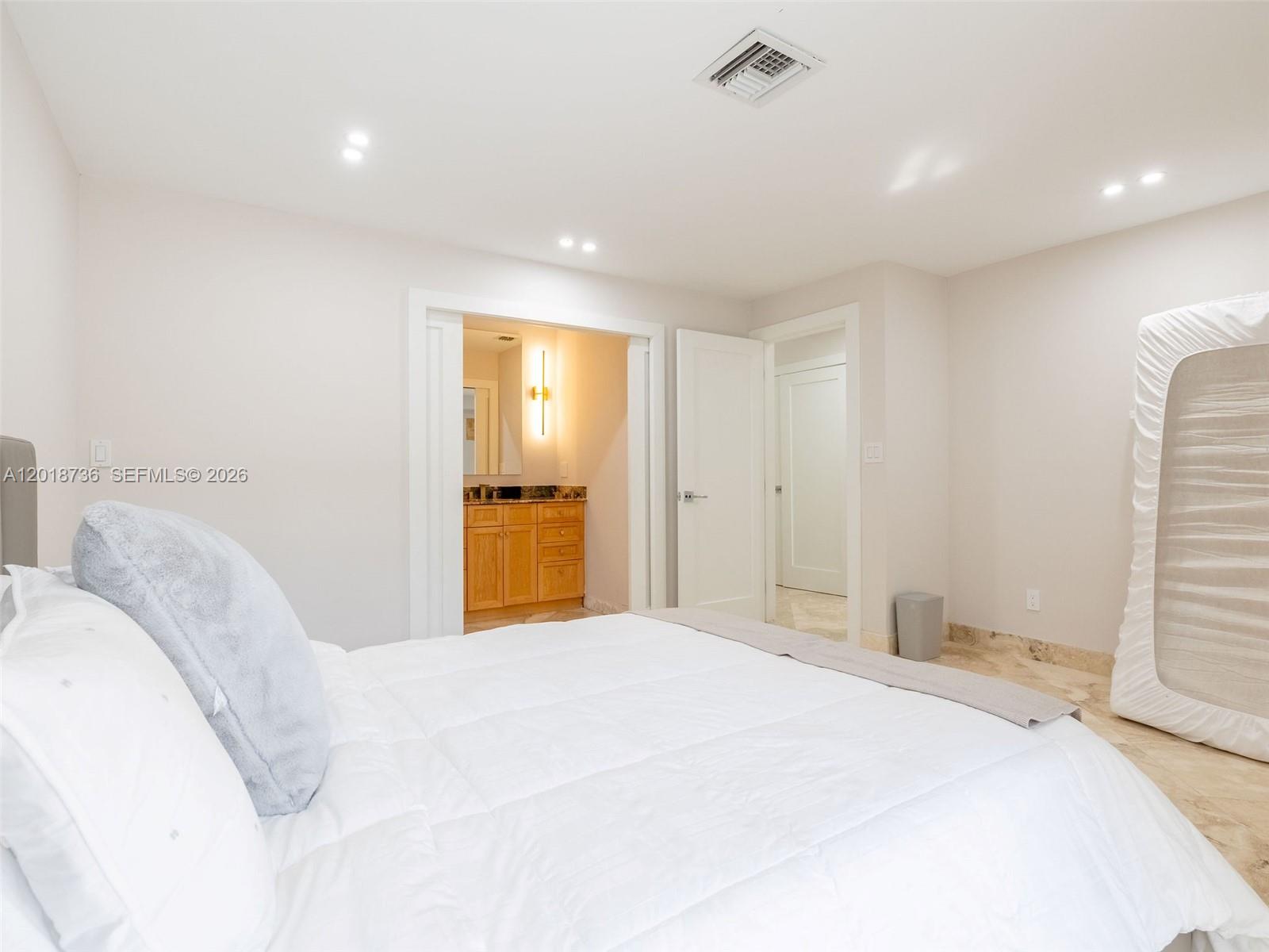 PORTSIDE YACHT CLUB CONDO - Residential