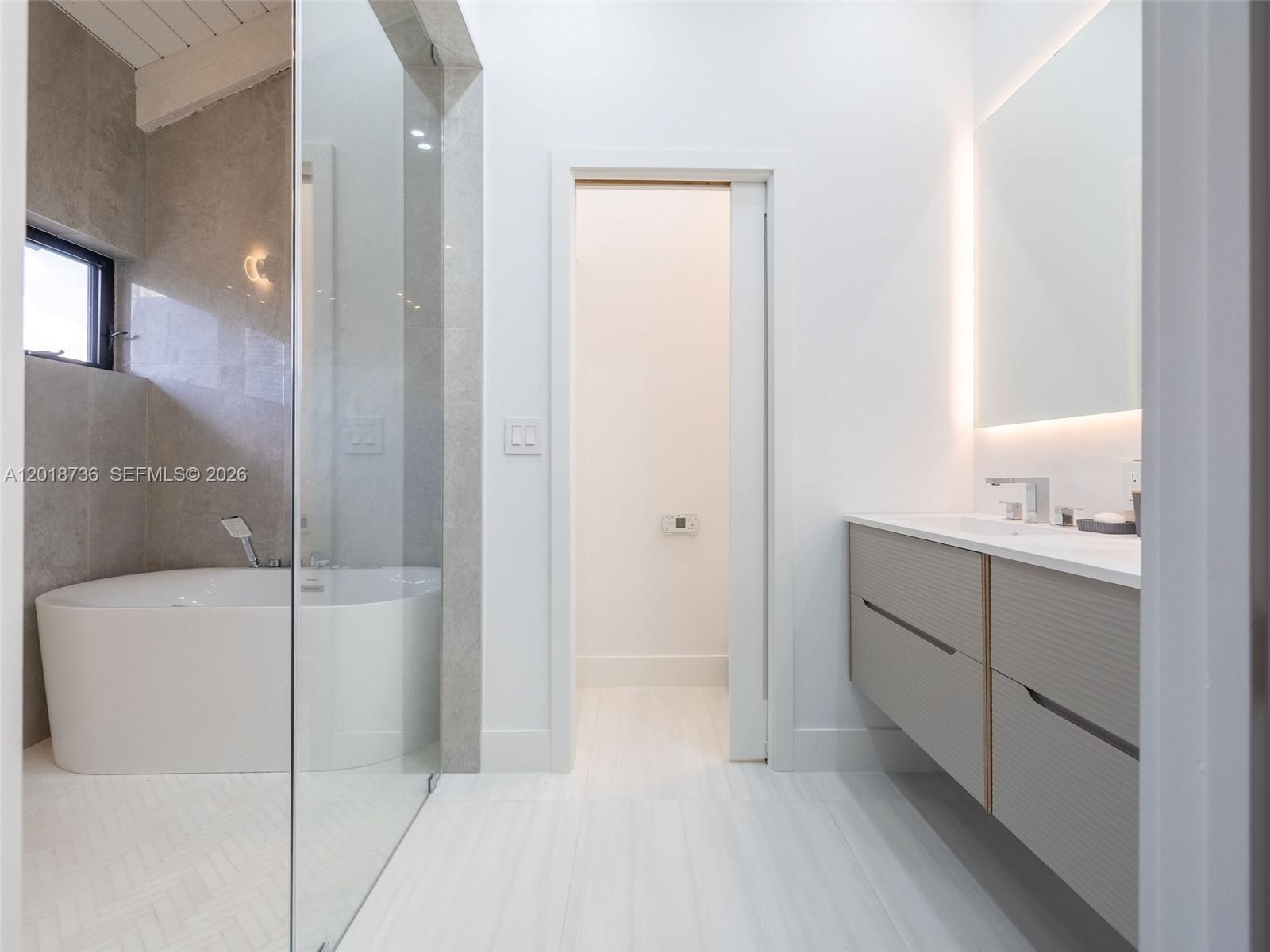 PORTSIDE YACHT CLUB CONDO - Residential