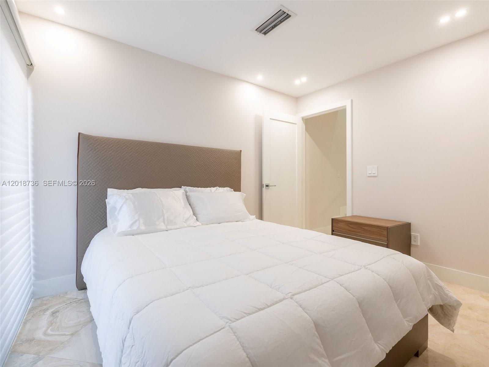 PORTSIDE YACHT CLUB CONDO - Residential