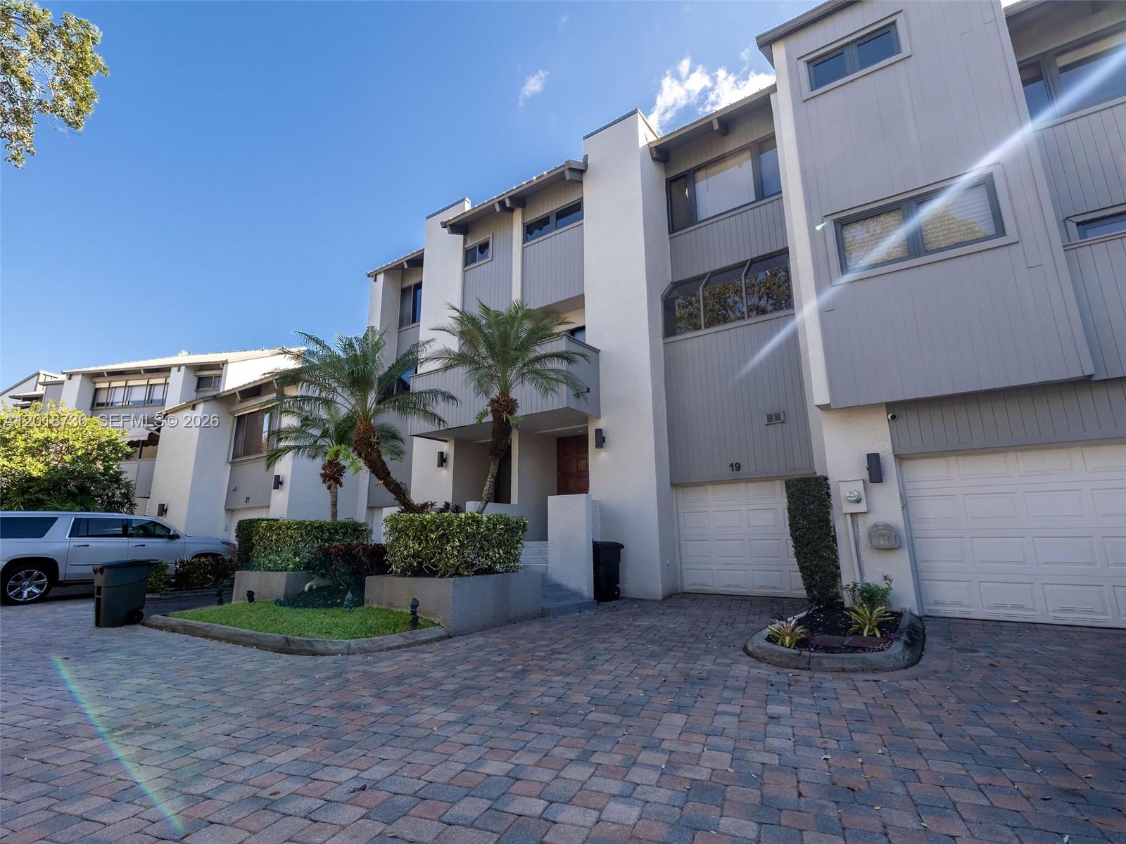 PORTSIDE YACHT CLUB CONDO - Residential