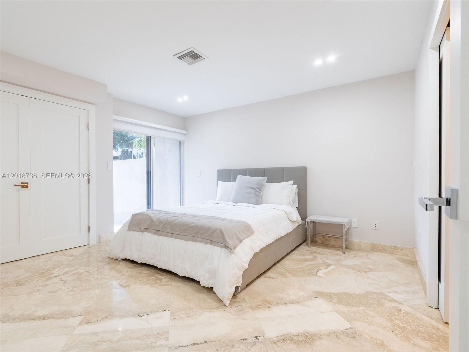 PORTSIDE YACHT CLUB CONDO - Residential