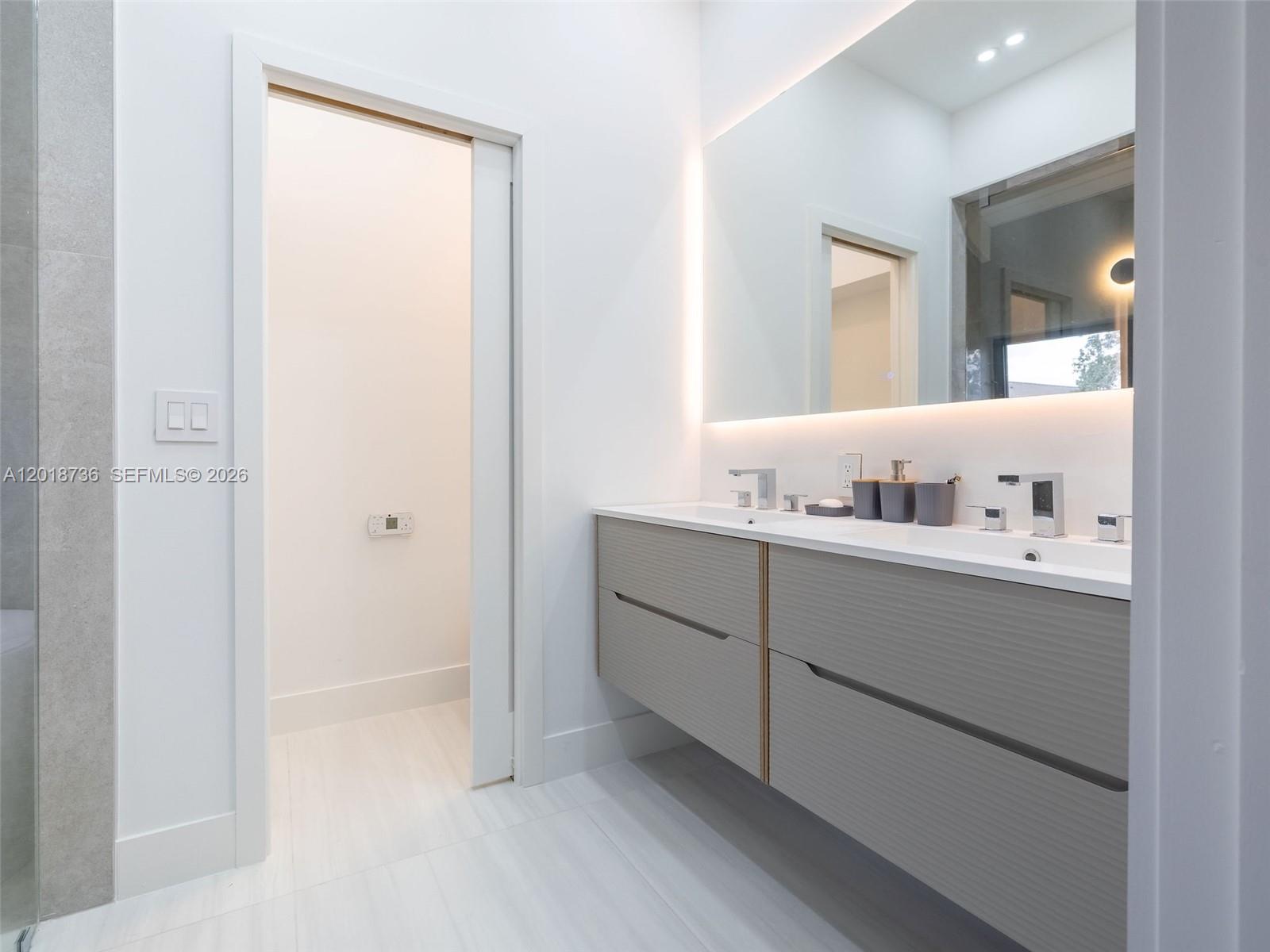PORTSIDE YACHT CLUB CONDO - Residential