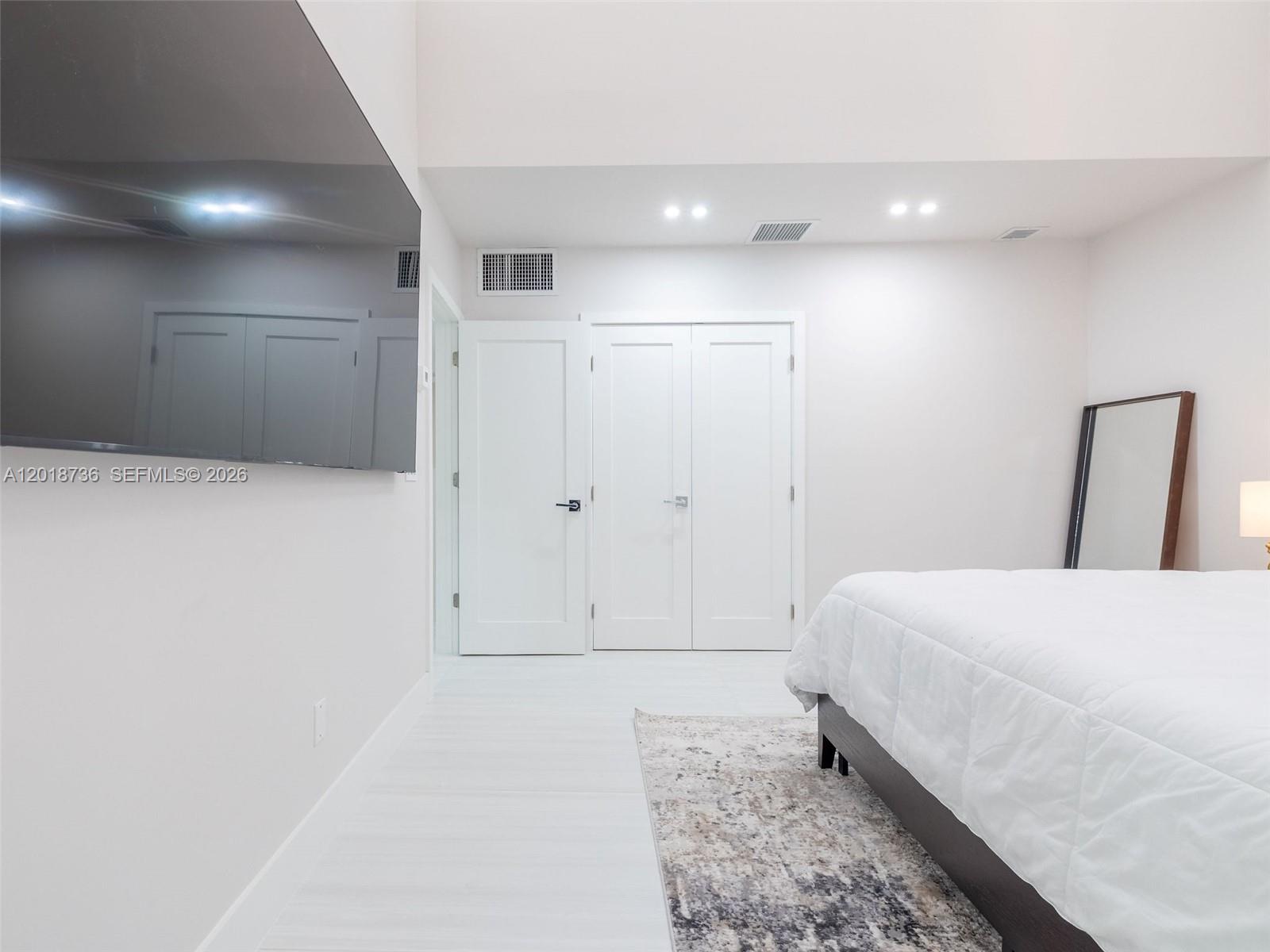 PORTSIDE YACHT CLUB CONDO - Residential