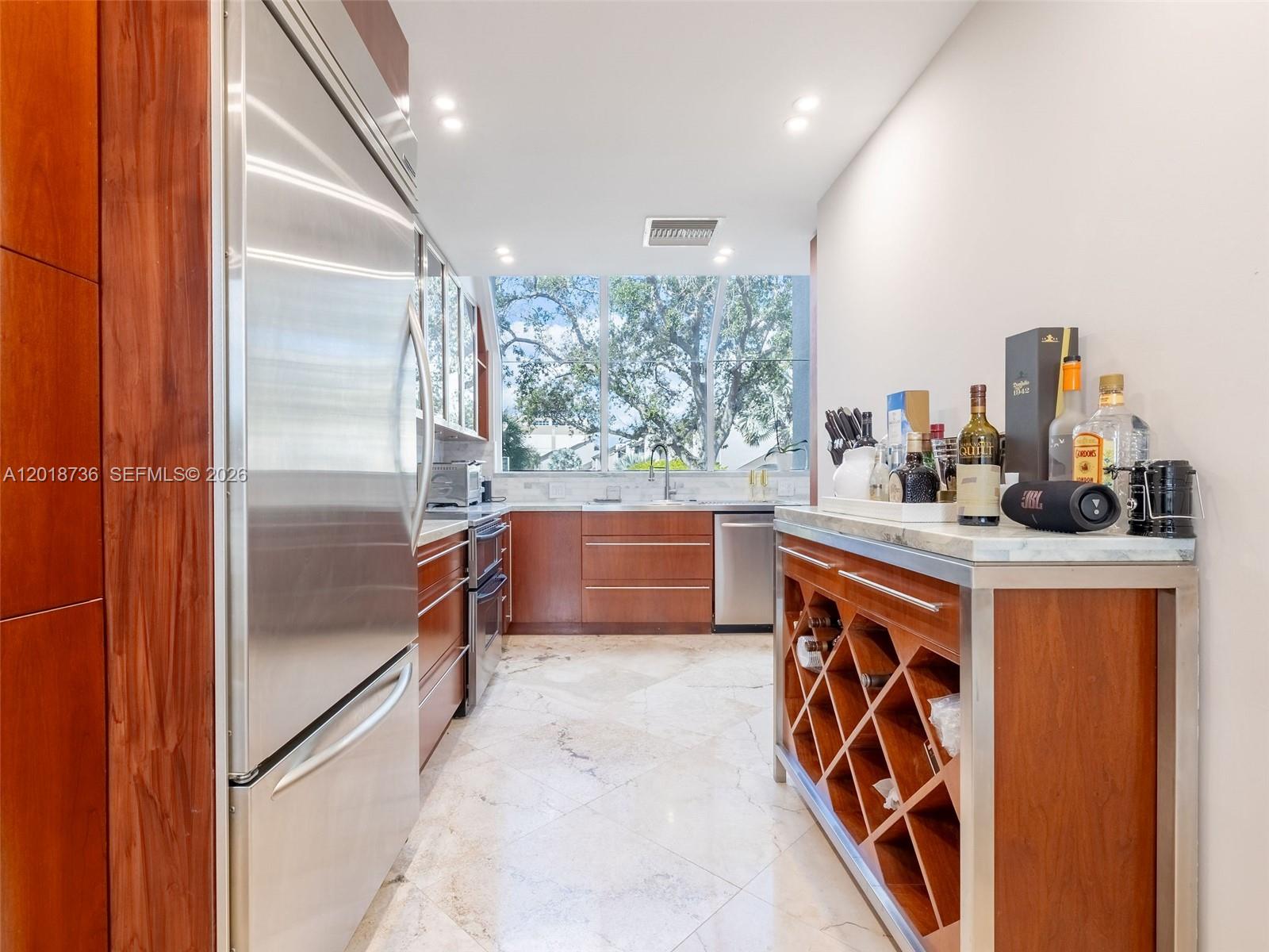 PORTSIDE YACHT CLUB CONDO - Residential