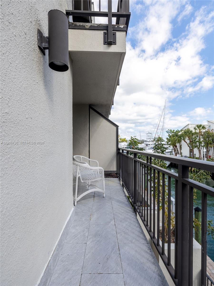 PORTSIDE YACHT CLUB CONDO - Residential