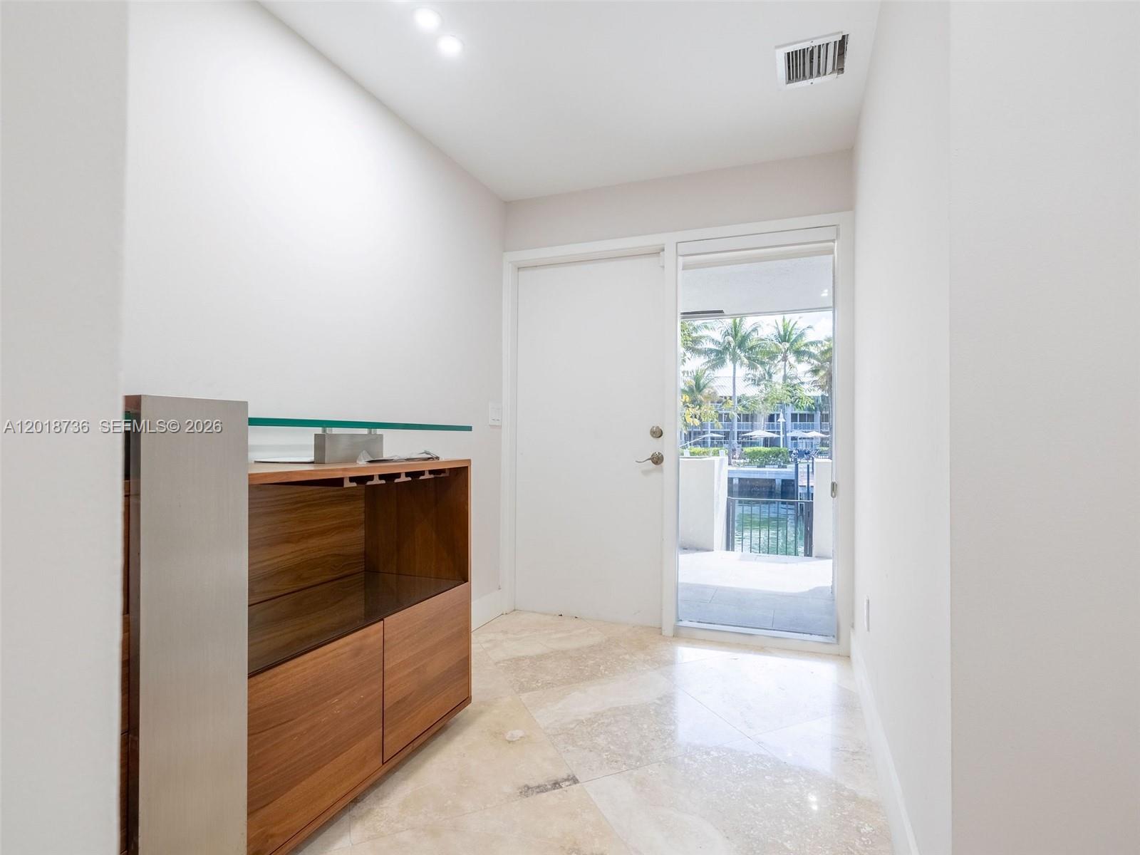 PORTSIDE YACHT CLUB CONDO - Residential