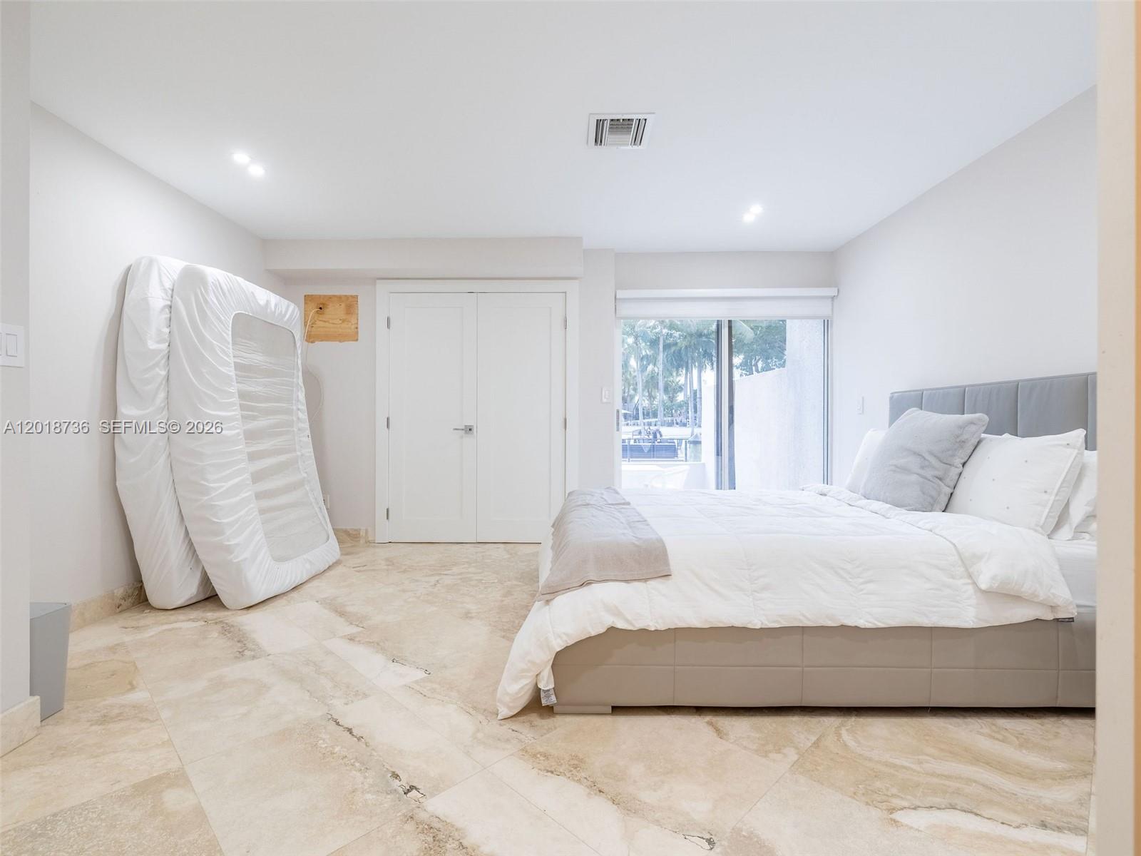 PORTSIDE YACHT CLUB CONDO - Residential