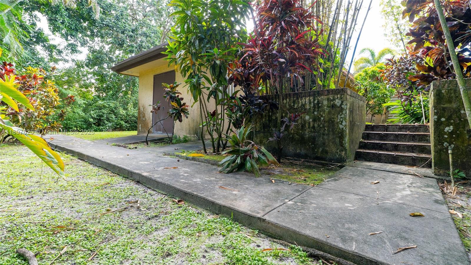 FLA FRUIT LANDS CO - Residential