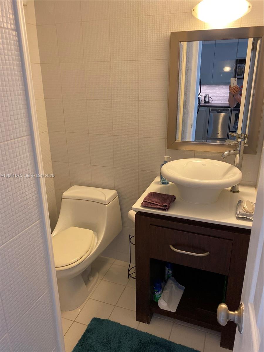 BAYVIEW CONDO - Residential Lease