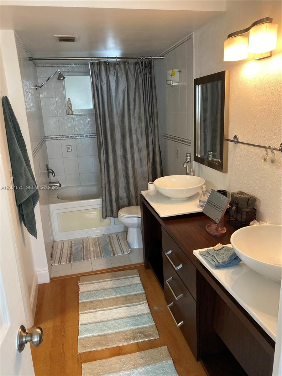 BAYVIEW CONDO - Residential Lease