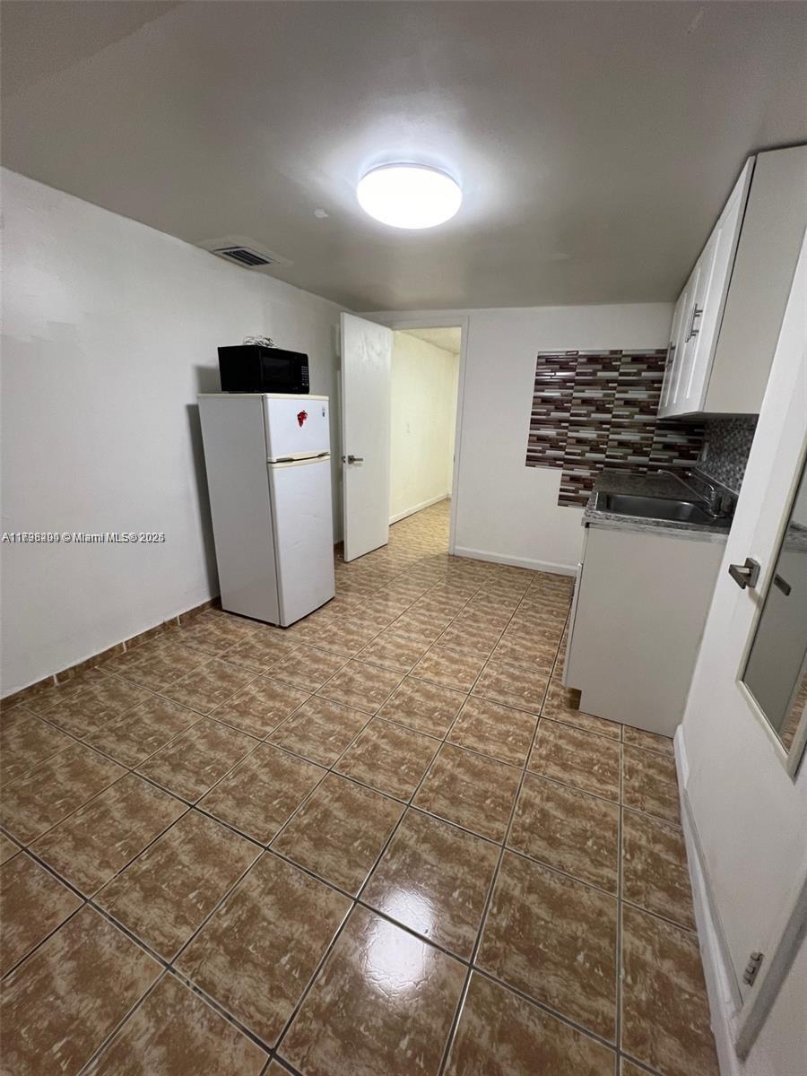 1999 Nw 2nd St 4, Miami, Broward County, Florida - 4 Bedrooms  
3 Bathrooms - 