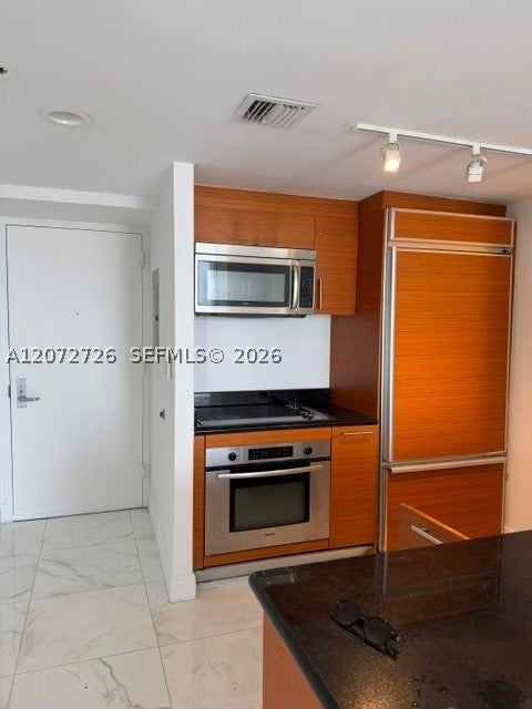 50 W Biscayne Blvd 3907
