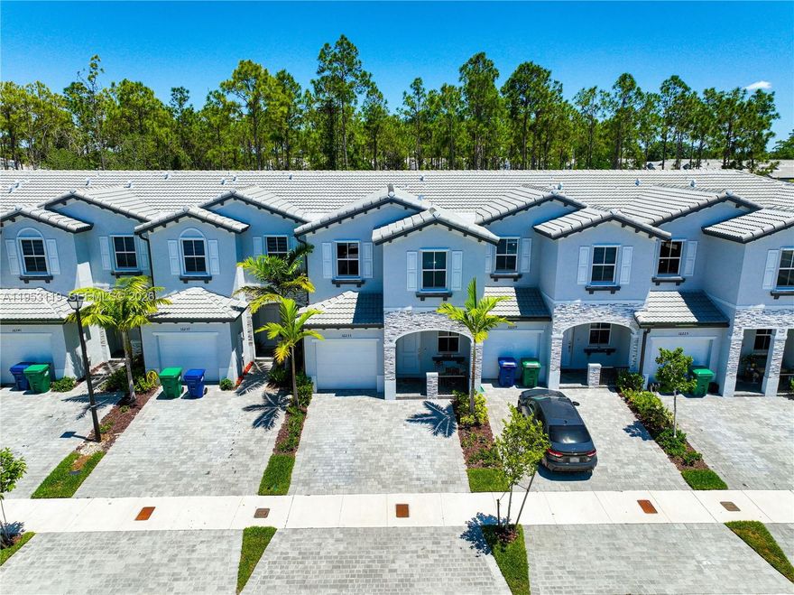 Stunning new construction townhome in Cedar Pointe. This spacious 3-bed, 2.5-bath home offers 1,827 sq ft of
modern living with an open-concept layout. The bright, contemporary kitchen features stainless steel appliances,
quartz countertops, and a cozy breakfast area. Downstairs includes a convenient half bath and a one-car garage.
Upstairs, the primary suite boasts a generous walk-in closet and a luxurious en-suite bath.The back of the
property provides direct access to a natural forest, offering unparalleled peace and serenity. Close to restaurants,
entertainment, and more! Don't miss an immersive 3D virtual tour. May the Force be with you!