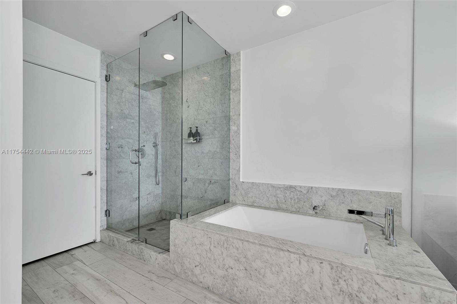 GRAN PARAISO CONDO - Residential