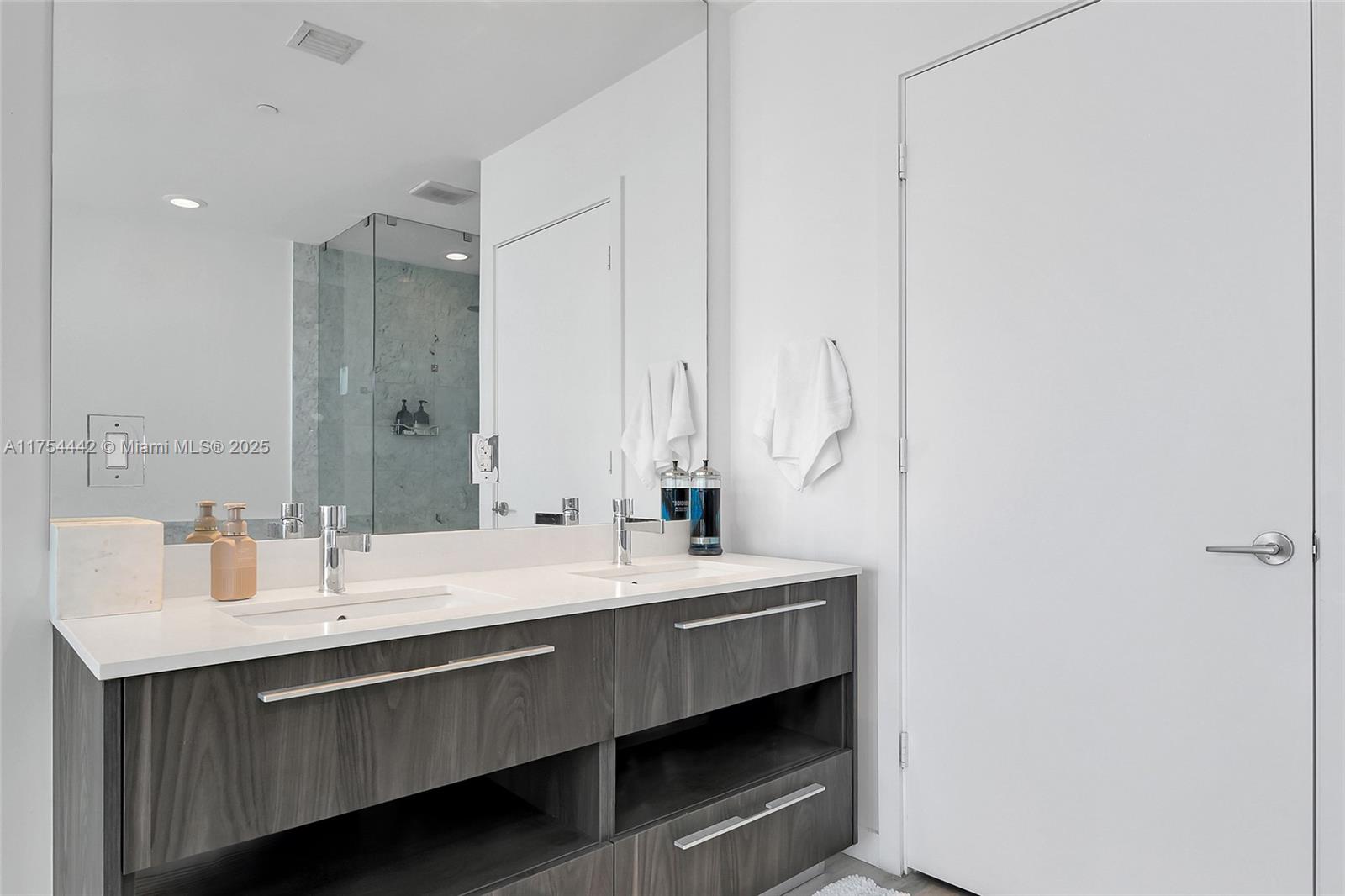 GRAN PARAISO CONDO - Residential