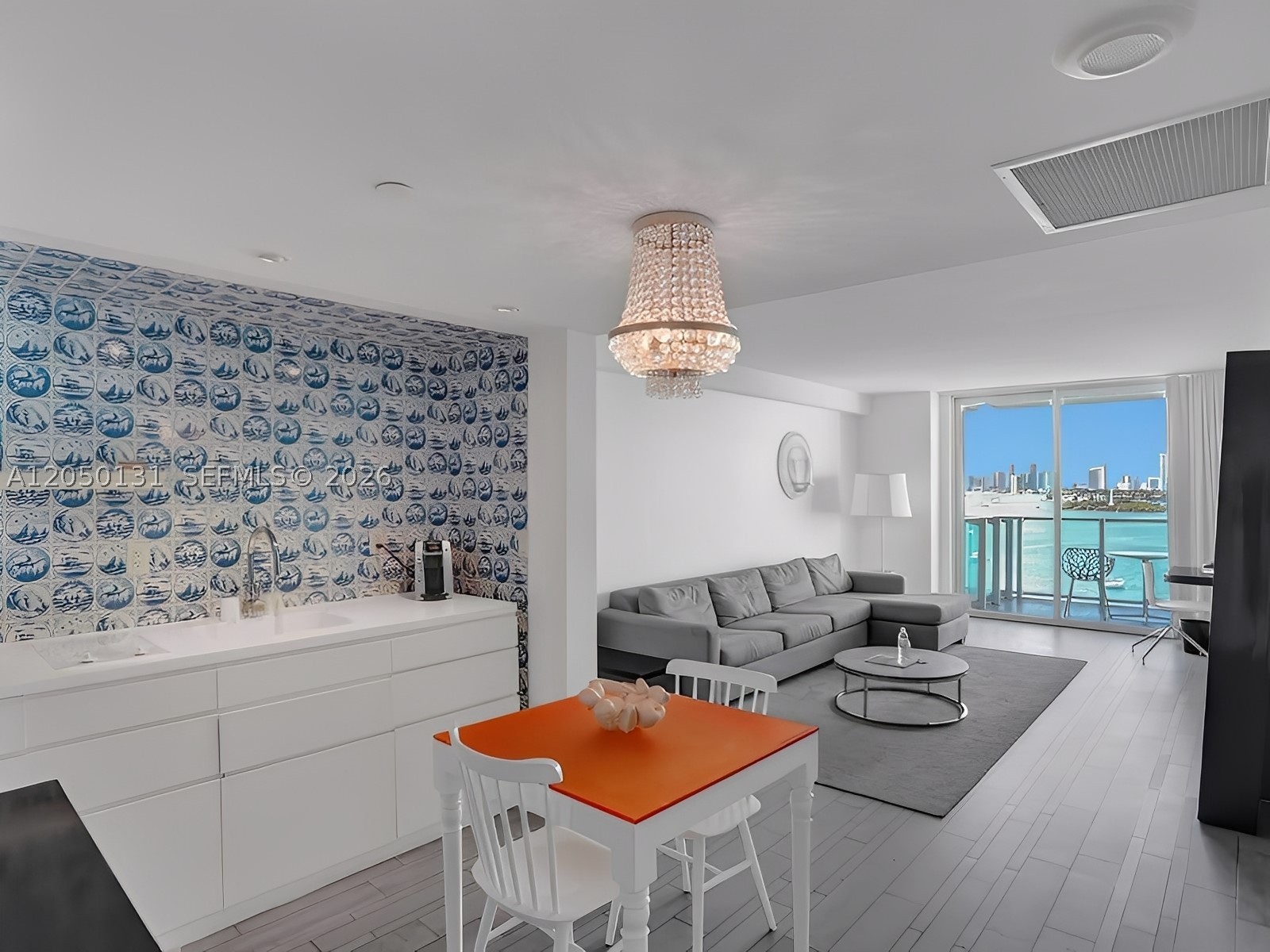 1100 West Ave 1024