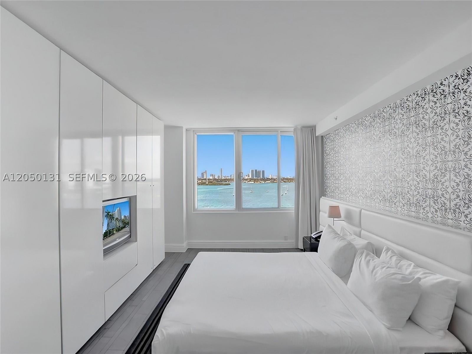 1100 West Ave 1024