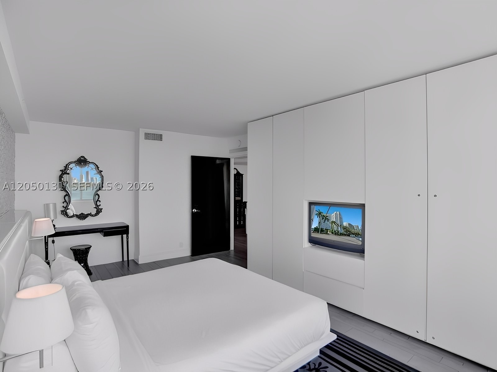 1100 West Ave 1024