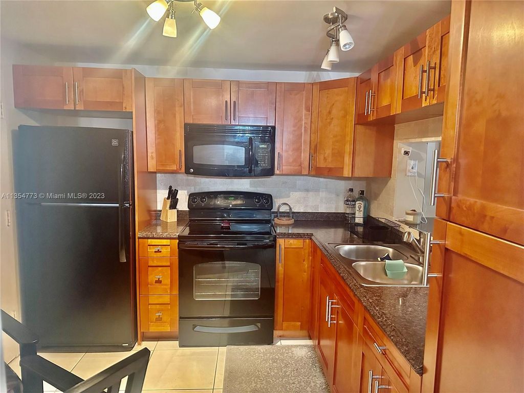 Photo of 401 NE 14th Ave #103, Hallandale Beach, FL 33009 (MLS # A11354773)