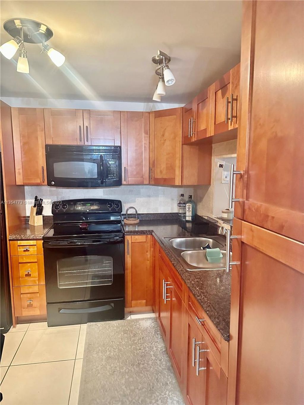 Photo of 401 NE 14th Ave #103, Hallandale Beach, FL 33009 (MLS # A11354773)