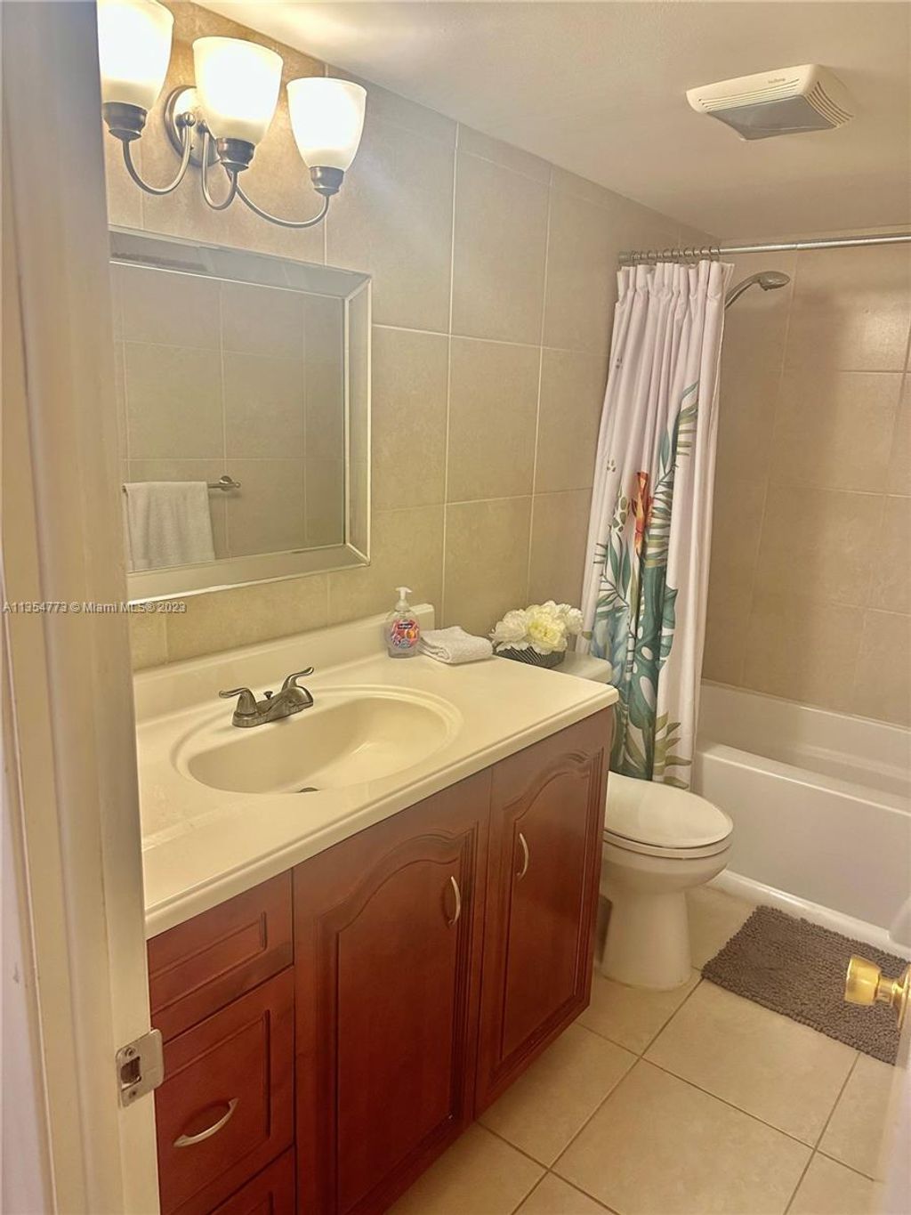 Photo of 401 NE 14th Ave #103, Hallandale Beach, FL 33009 (MLS # A11354773)