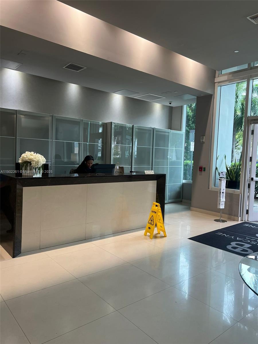 1800 BISCAYNE PLAZA CONDO - Residential