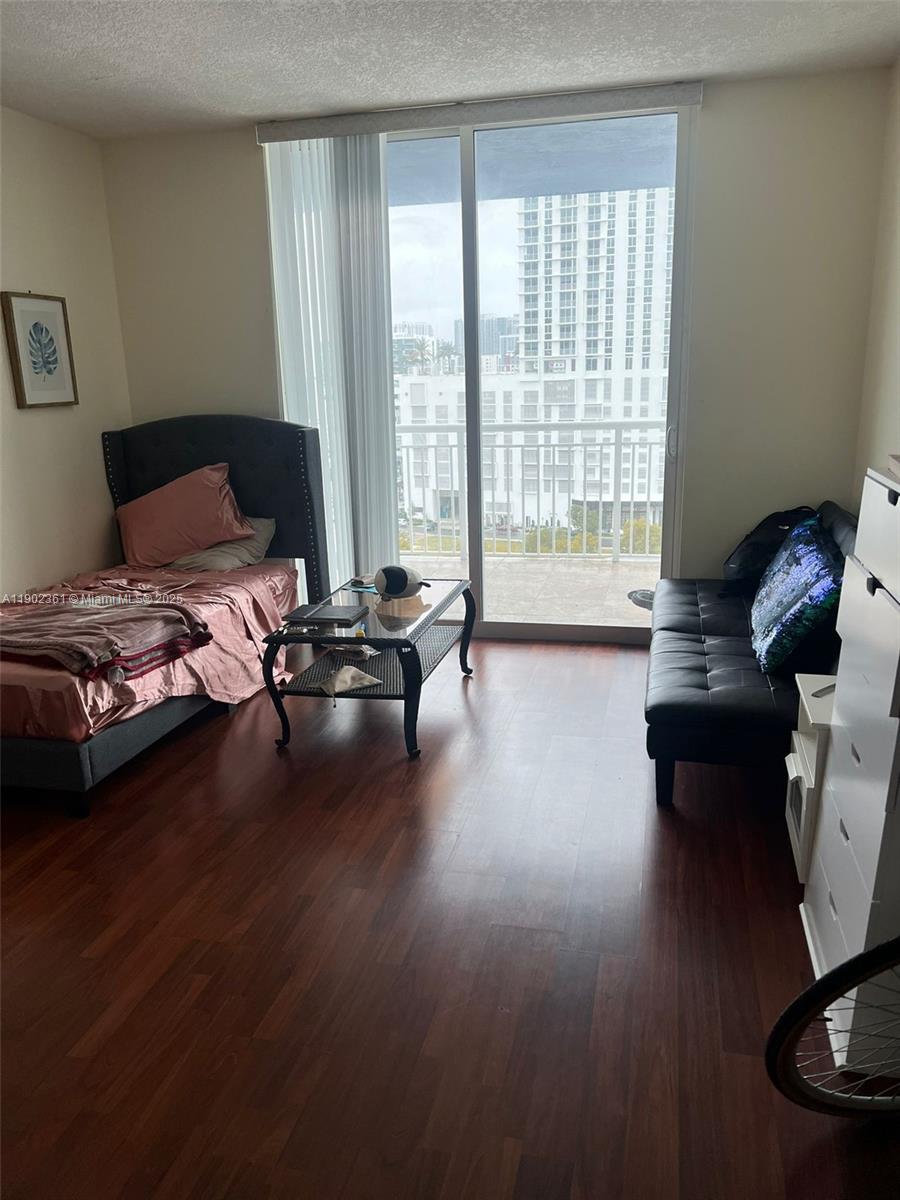 1800 BISCAYNE PLAZA CONDO - Residential