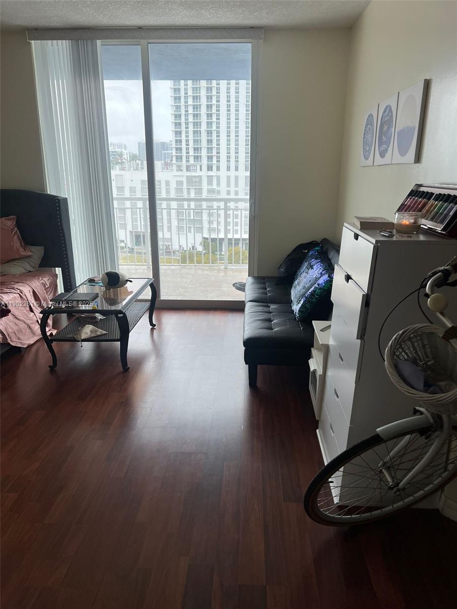 1800 BISCAYNE PLAZA CONDO - Residential