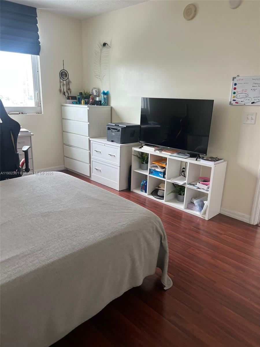 1800 BISCAYNE PLAZA CONDO - Residential