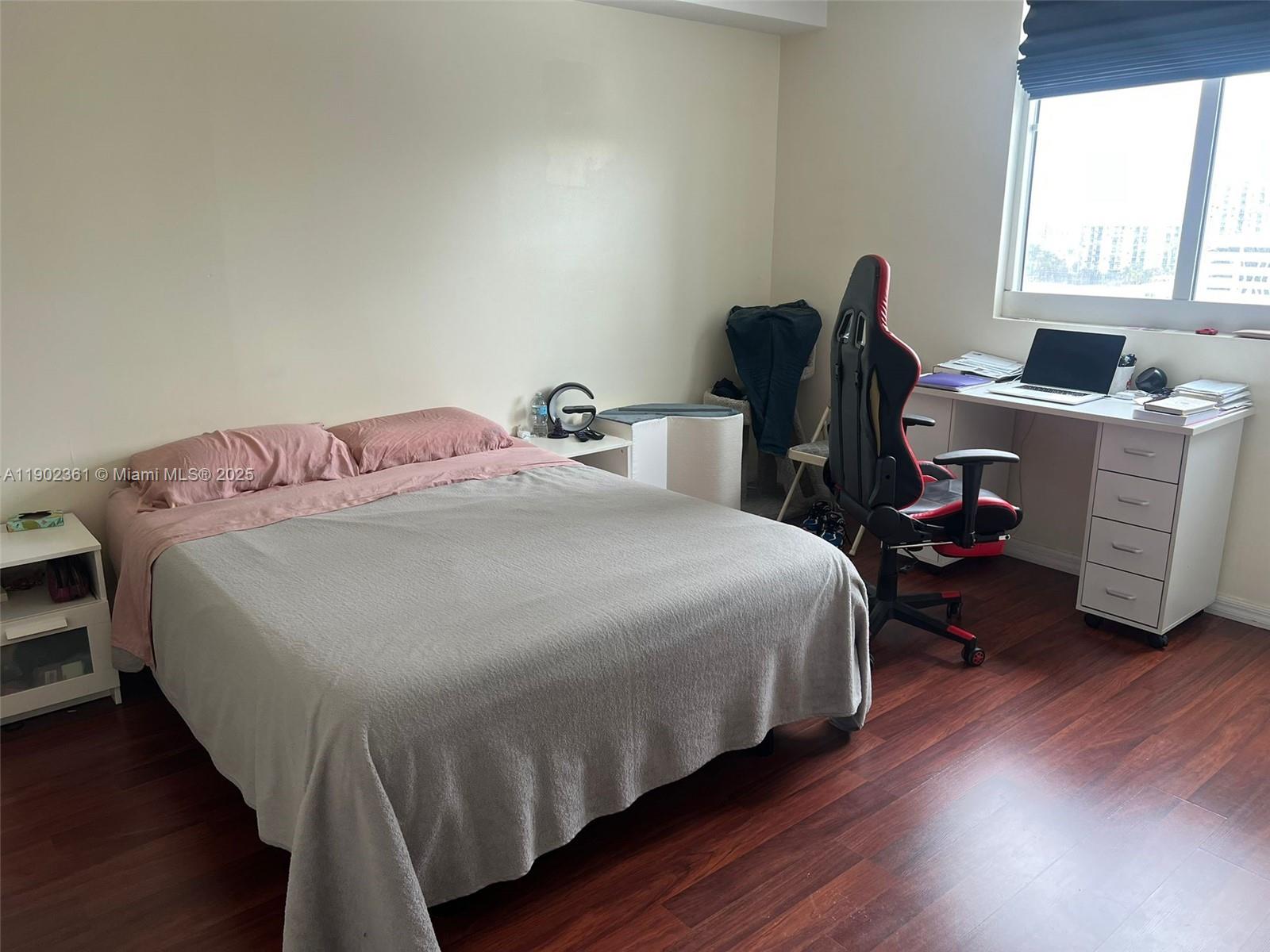 1800 BISCAYNE PLAZA CONDO - Residential