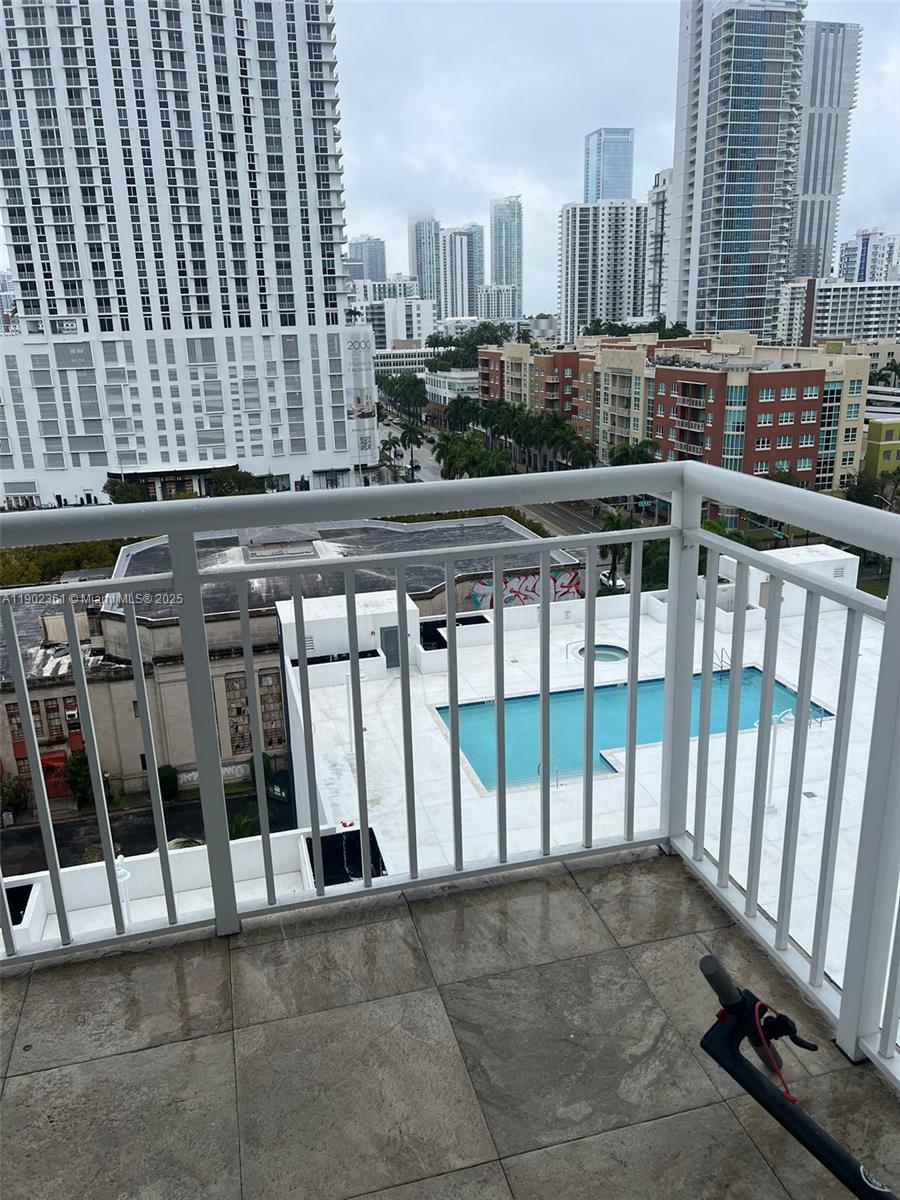1800 BISCAYNE PLAZA CONDO - Residential