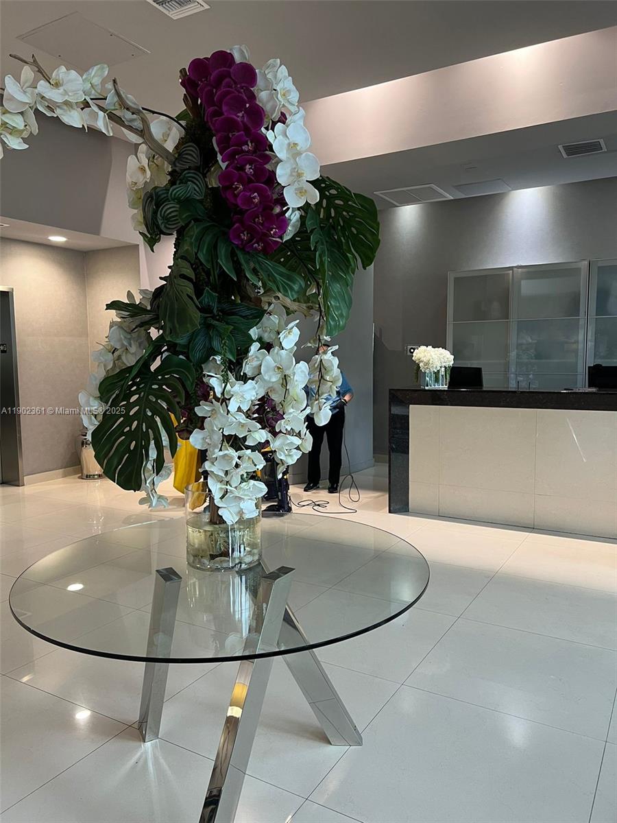 1800 BISCAYNE PLAZA CONDO - Residential